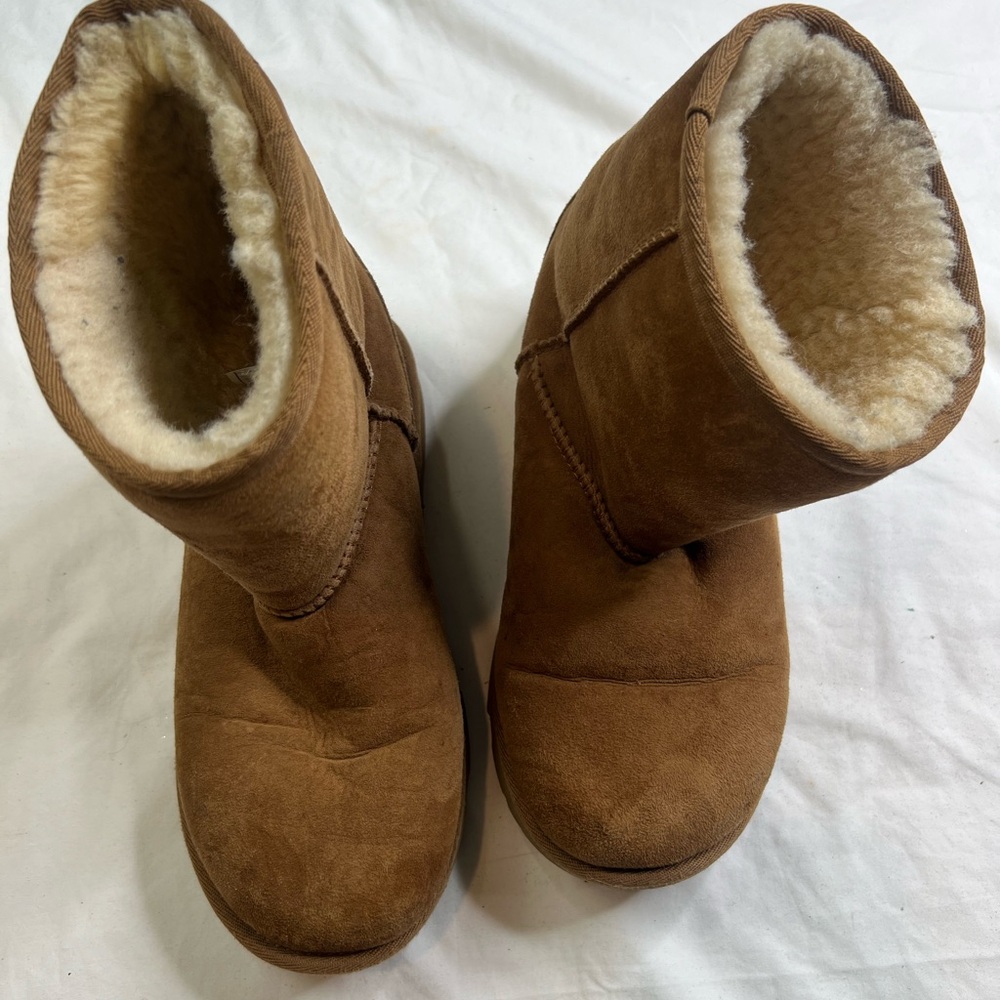 UGG Kids Classic II Boot Sz 5 Eu 37 Womens Youth Chestnut Color 1017703K A051024